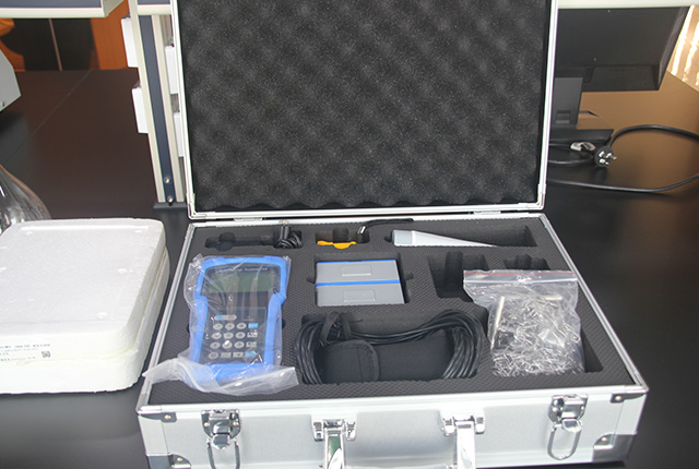 便攜式檢測分析裝置及服務車輛